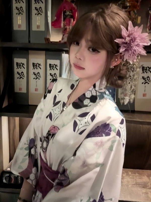 Women'S Formal Traditional Wear - Traditioneller Lila Kimono-Bademantel für Frauen Fotostudio