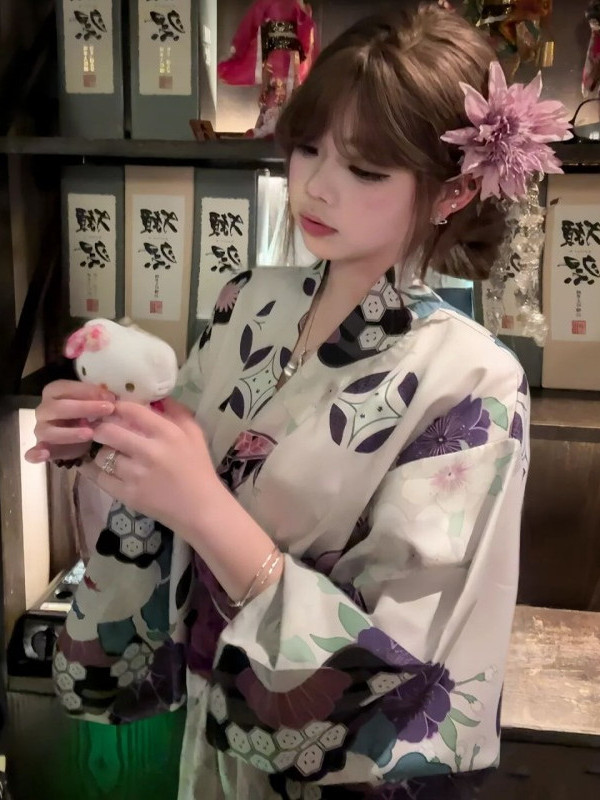 Traditioneller Lila Kimono-Bad – Women'S Formal Traditional Wear Bewertung und Preis